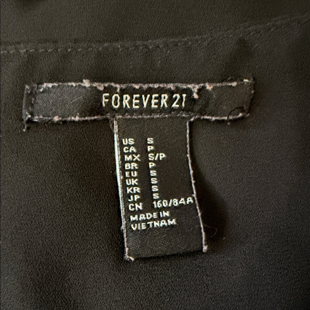 Forever 21 Black V-Neck Blouse - Picture 4 of 6